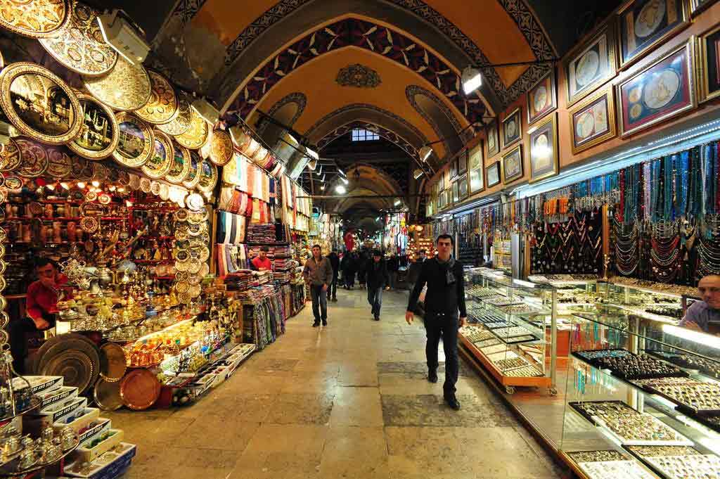 Большой базар. Grand Bazaar Стамбул. Рынок в Стамбуле Гранд базар. Базар в Турции Стамбул. Гранд базар в Стамбуле золото.