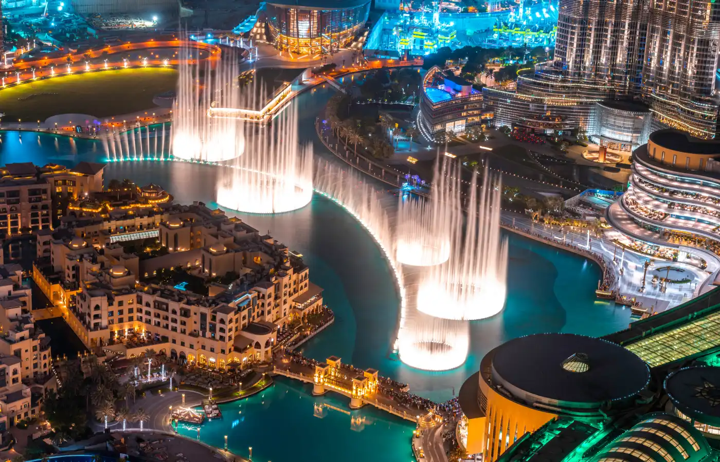 Dancing fountain show in Dubai.