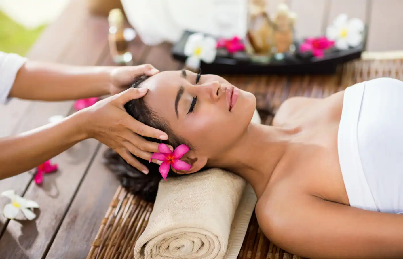 Masseur doing massage in the spa salon