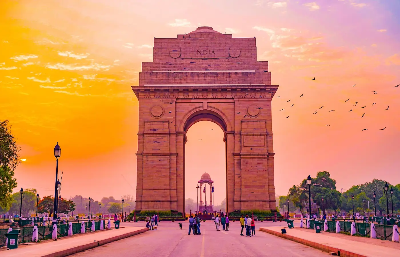 people around India gate Delhi