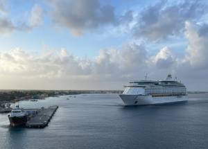 White color cruise ships under the sky