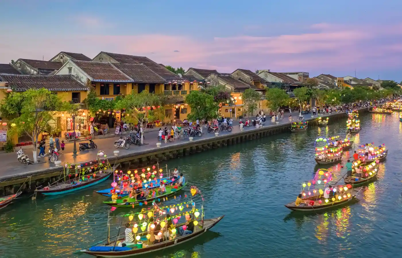 Basket boat tour in Vieatnam.