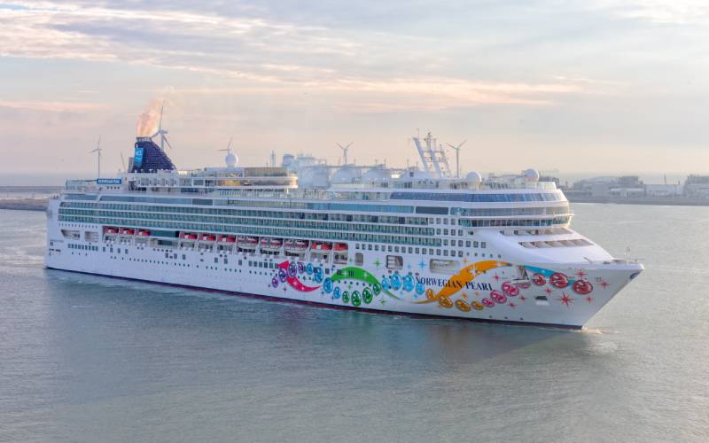 Norwegian Cruise Line Shipin the sea.