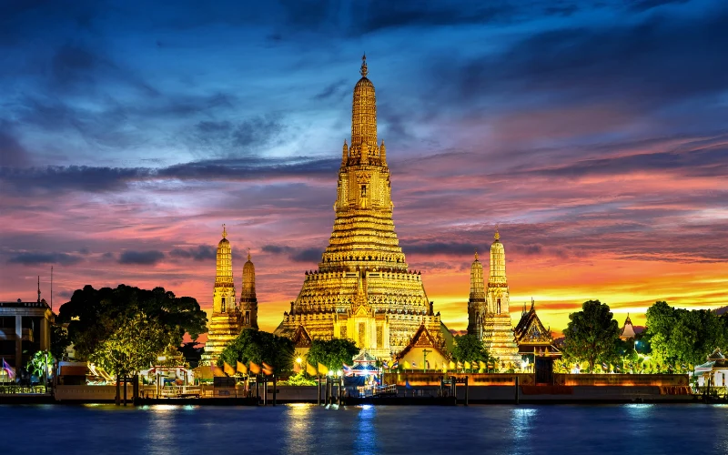 Wat Arun temple at twilight in Bangkok